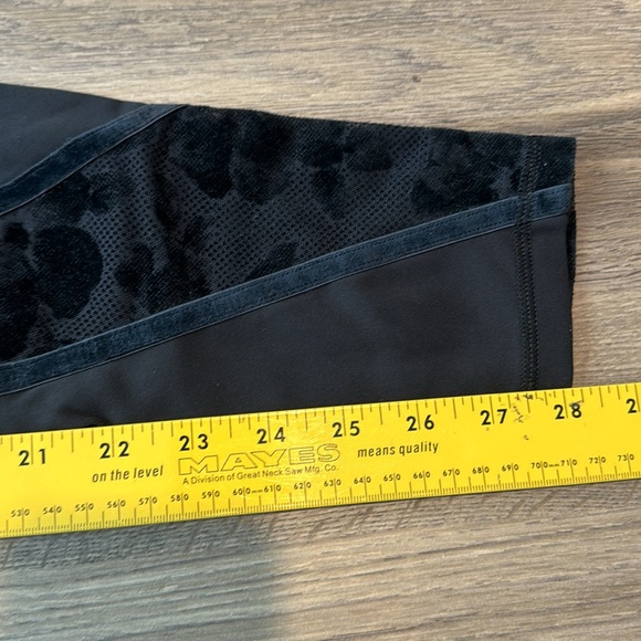 Lululemon Lululemon Wunder Under High-Rise Tight Flocked 28" in Sz 6 - Picture 15 of 16